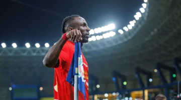 صياد الشباك.. جوليان كينونيس يهدد صدارة رونالدو في سباق هدافي دوري روشن